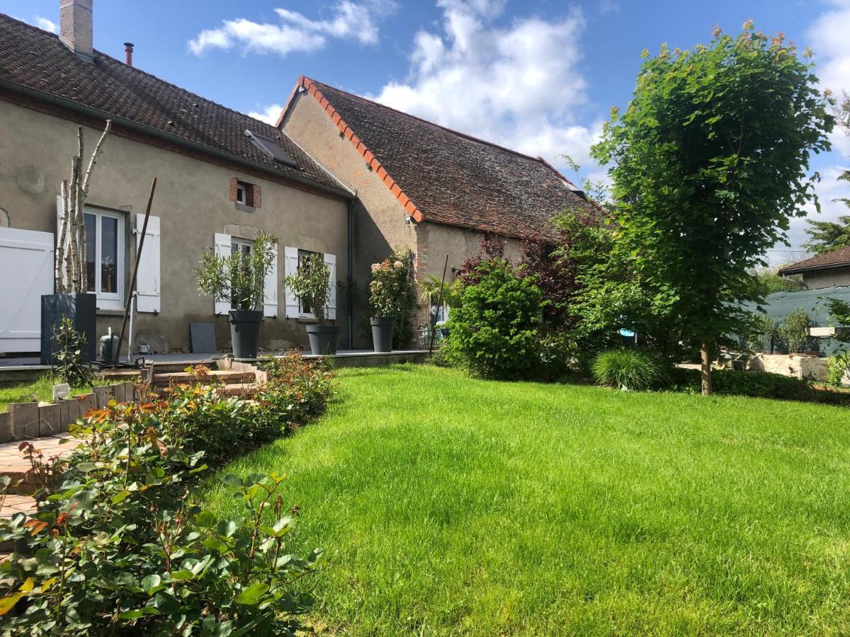A 10Mn De Vichy Studio Dans Ancienne Etable Exteriör bild