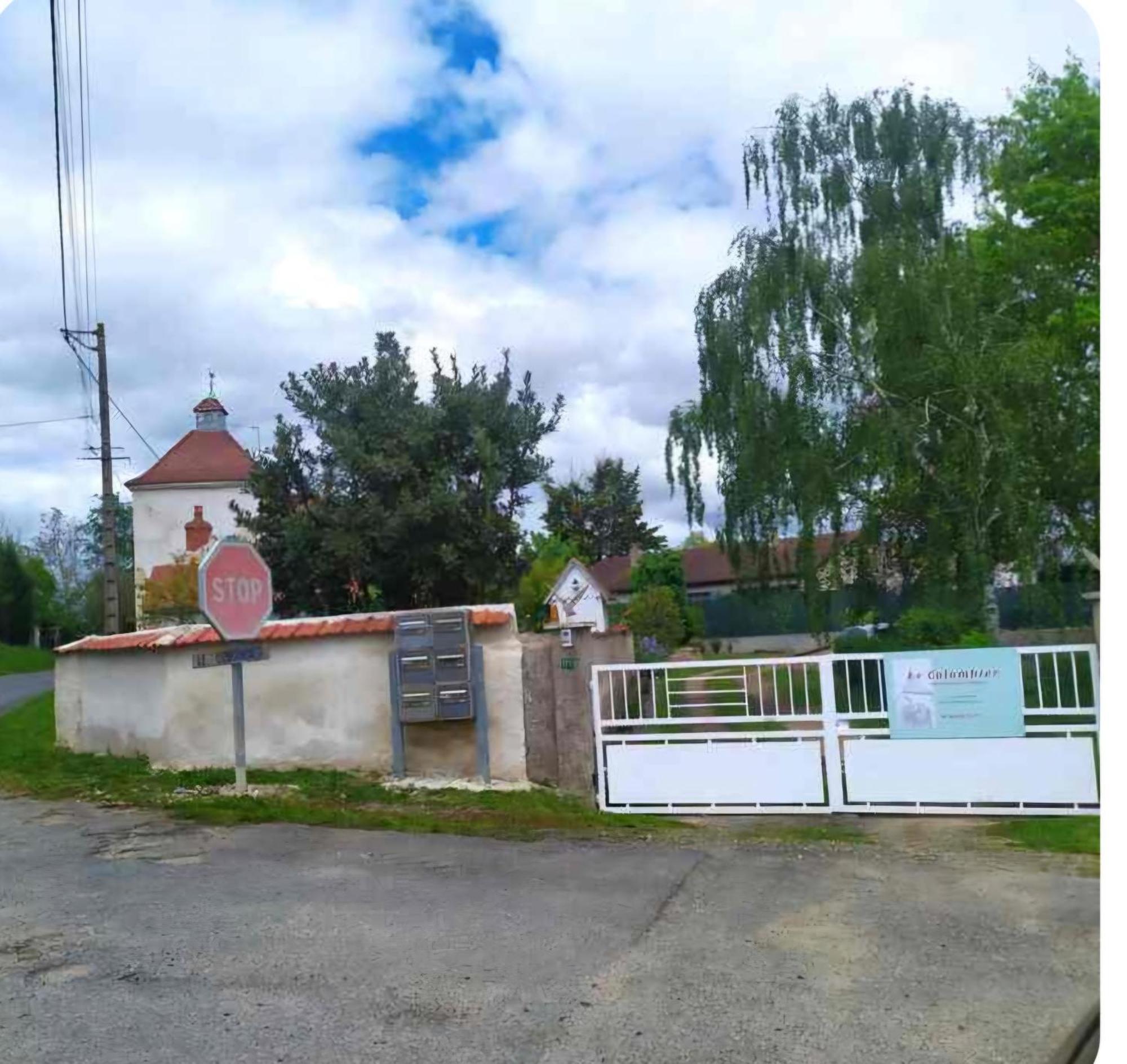 A 10Mn De Vichy Studio Dans Ancienne Etable Exteriör bild